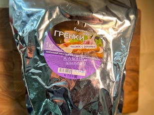 Бастони Чипсы свиные классические: Деревенские гренки со вкусом чеснока и зеленью (Сурские)