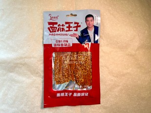 Снеки к пиву: Мучные полоски КРАСНЫЕ со вкусом пряной говядины 76 гр